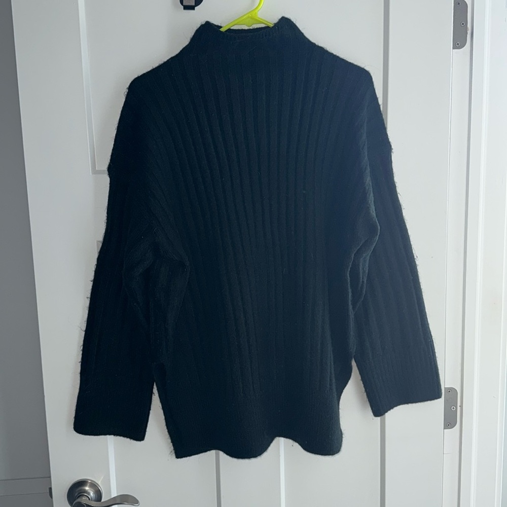 Abercrombie & Fitch sweater